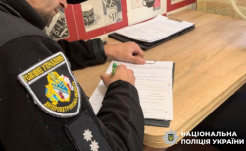 Вдарив ножем знайомого: криворізькі поліцейські затримали підозрюваного