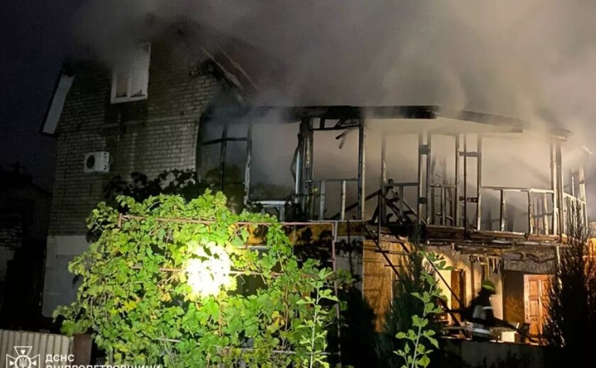 У Кривому Розі вогнеборці ліквідували пожежу в житловому секторі