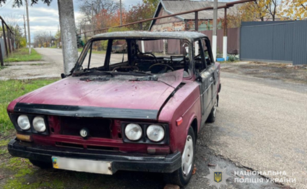 Підпалив авто автомобіля знайомої: у Кривому Розі чоловіку повідомили про підозру