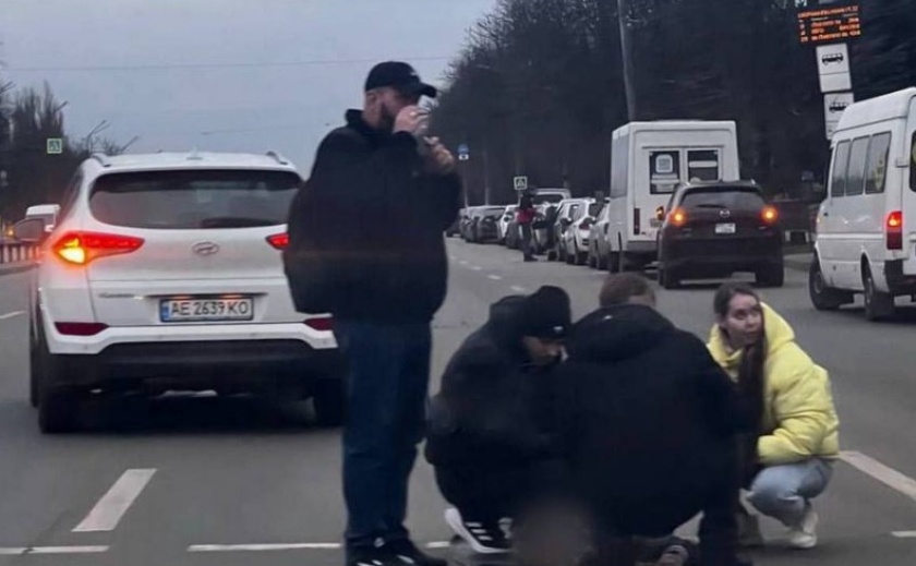 У Кривому Розі на пішохідному переході легковик збив дівчинку