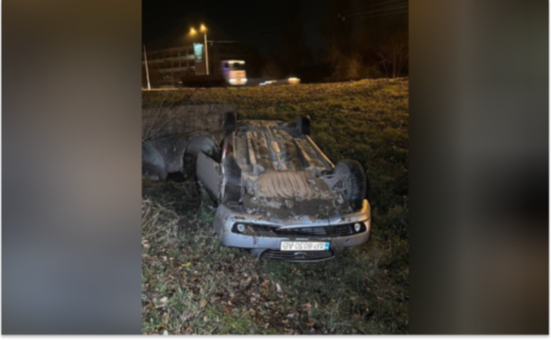 У Кривому Розі автомобіль з’їхав у кювет та перекинувся: подробиці ДТП