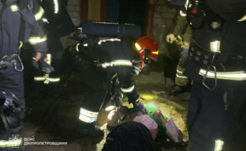 Криворізький район: надзвичайники врятували 85-річну жінку з палаючої оселі