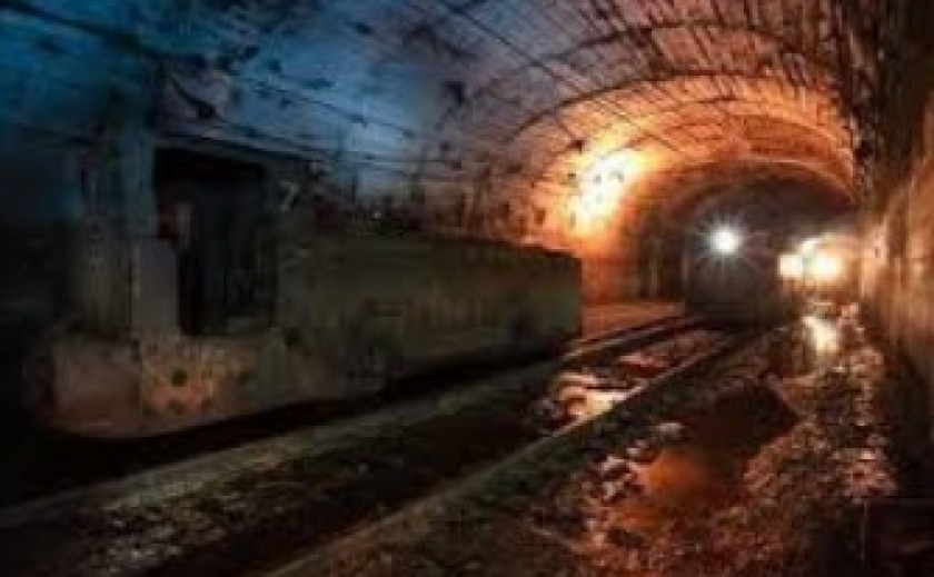 Через знеструмлення внаслідок ворожих атак у Кривому Розі під землею застрягли гірники