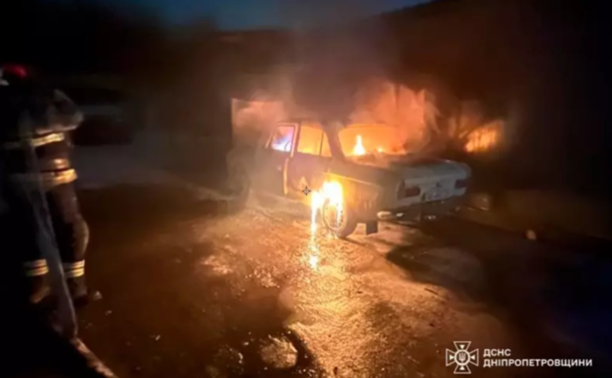 Надзвичайники Кривого Рогу загасили три палаючі автівки: подробиці