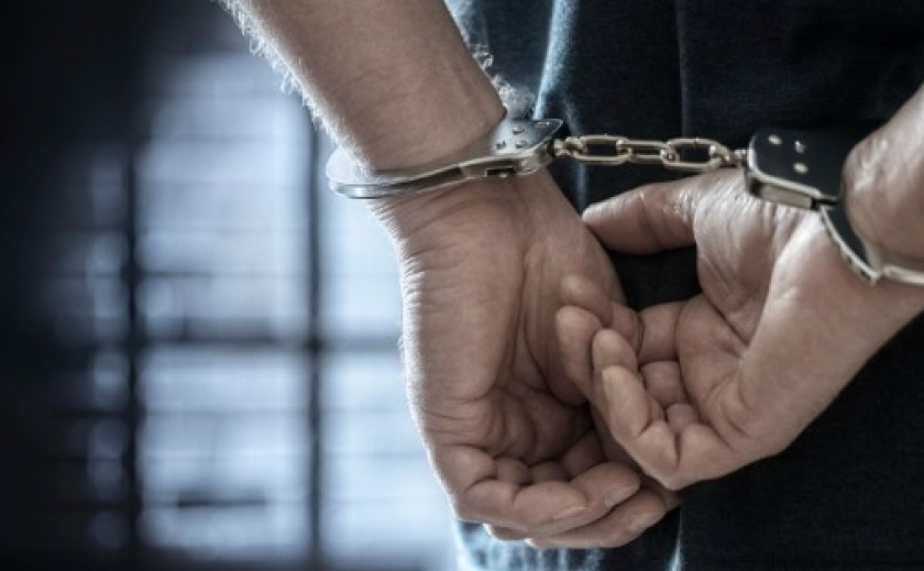 Софіївські поліцейські затримали підозрюваного у грабежі дитини