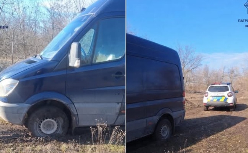 У Кривому Розі патрульні прийшли на допомогу водієві, який застряг на бездоріжжі
