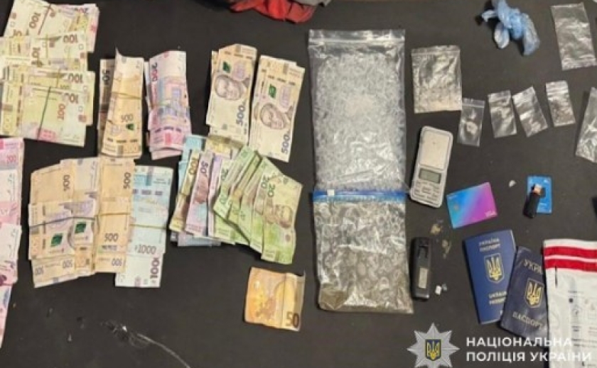 У Кривому Розі поліцейські викрили та припинили діяльність групи осіб, причетних до розповсюдження наркотиків і психотропних речовин
