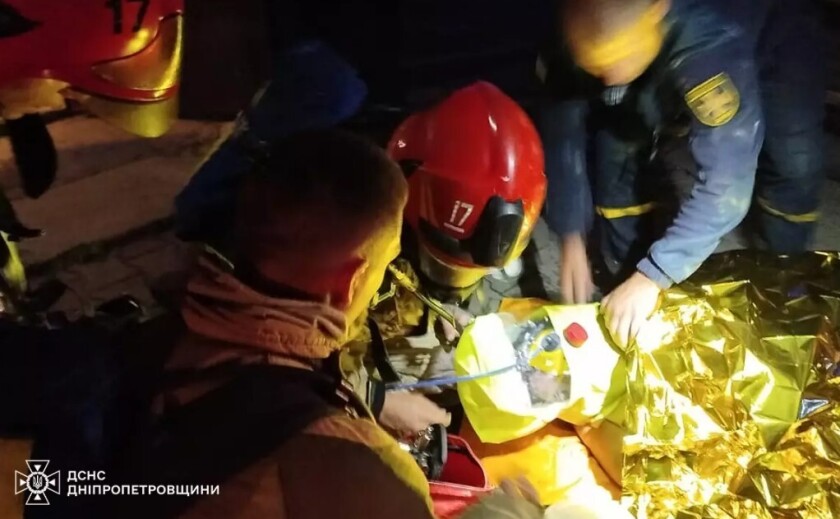 У Кривому Розі ліквідовуючи пожежу у квартирі, надзвичайники врятували жінку