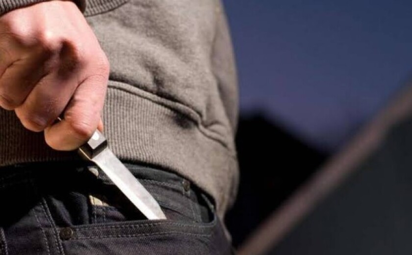 Накинувся на знайомого з ножем: поліцейські Кривого Рогу затримали підозрюваного