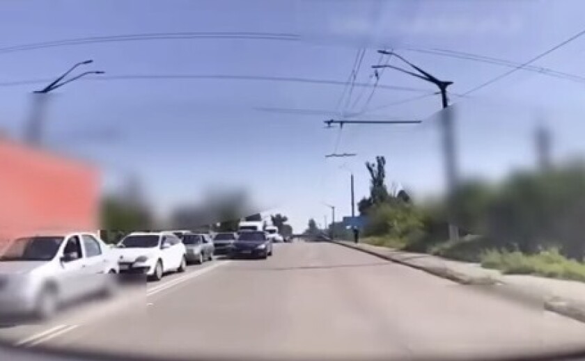 Перетин подвійної суцільної та виїзд на зустрічну смугу: у Кривому Розі патрульні зупинили порушника