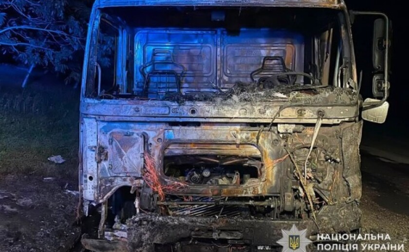 Підпалили вантажівку: криворізькі поліцейські затримали 22-річних спільників