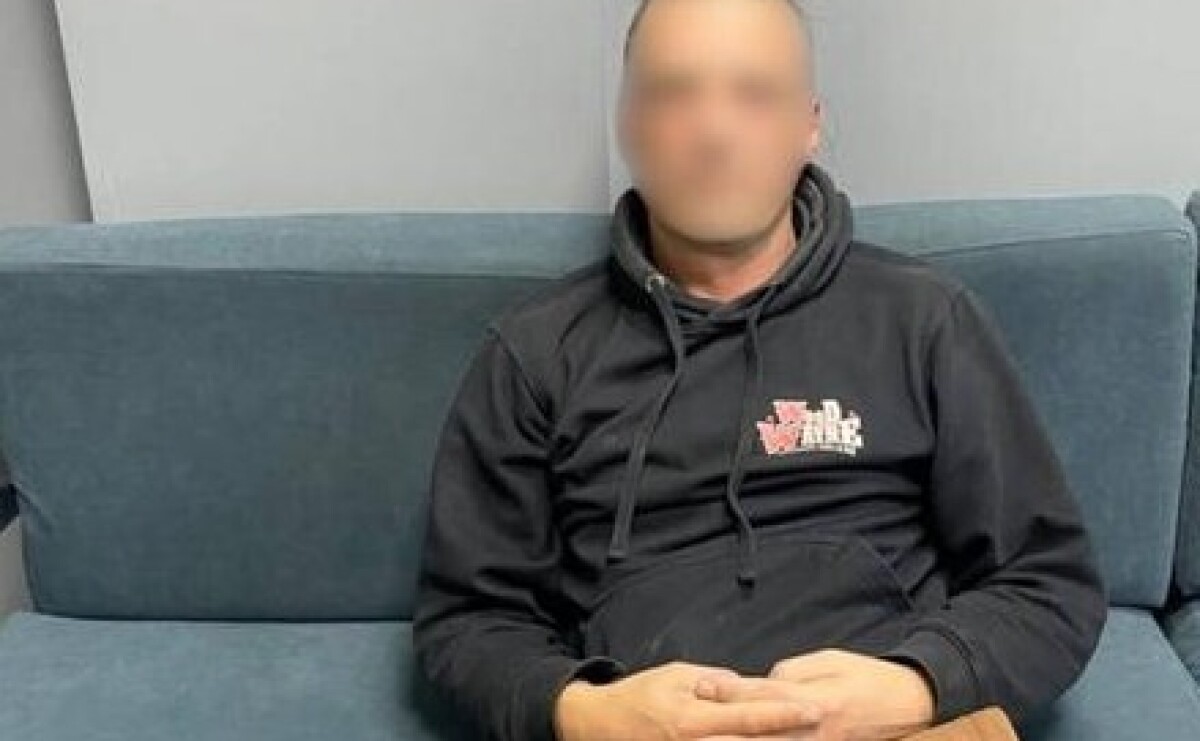 В Кривом Роге сотрудники полиции задержали мужчину, повредившего витрину магазина