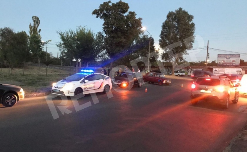 В Кривом Роге не разъехались двое водителей В Кривом Роге не разъехались двое водителей