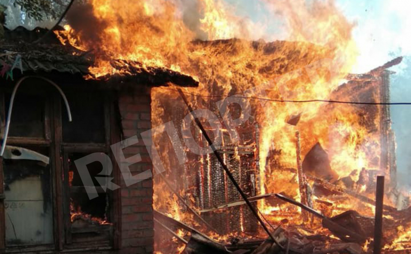 В Кривом Роге пожар уничтожил несколько соседствующих построек