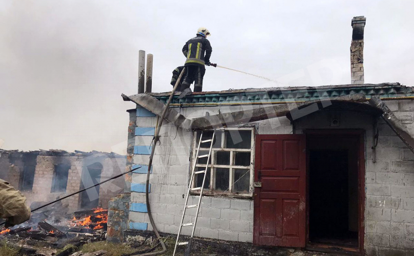 Девять пожарных спасли дом в Кривом Роге